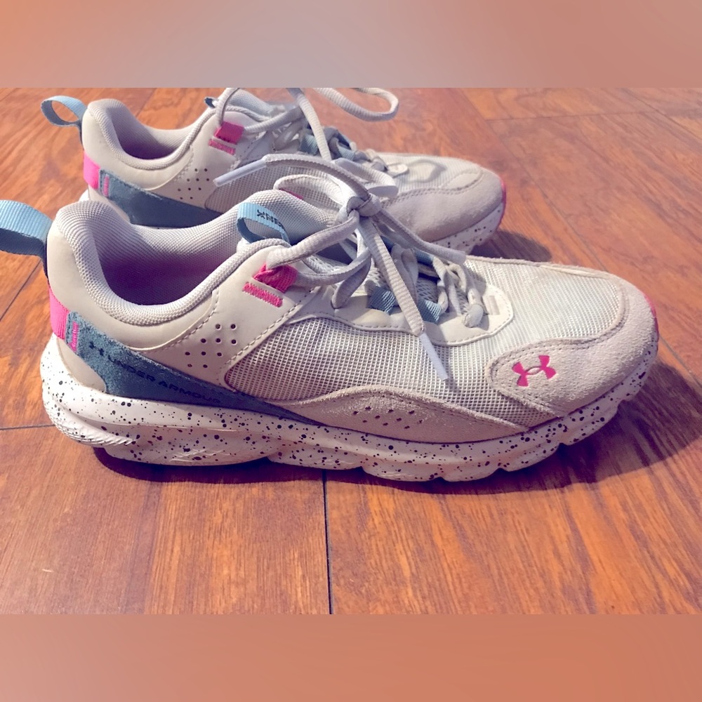 Under Armour shoes. Size 9💝